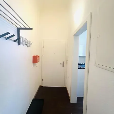 Mit Parkplatz